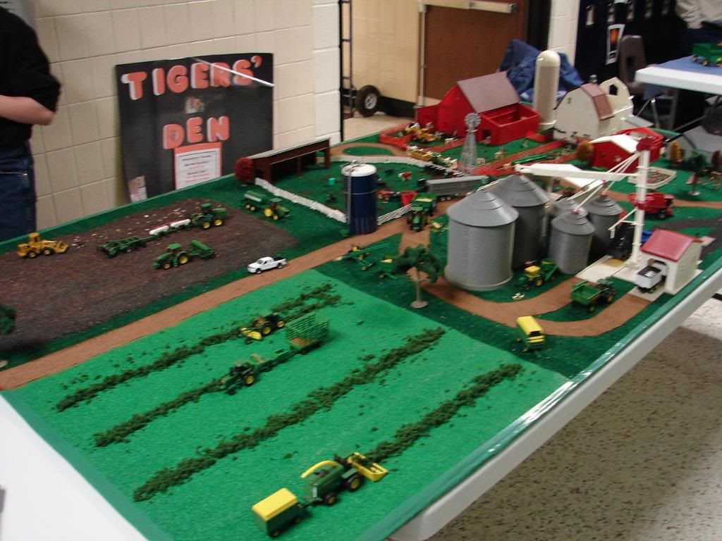 LOTS of Pictures from the 09 Ripon WI Toy Show Toy Farmin' LLC
